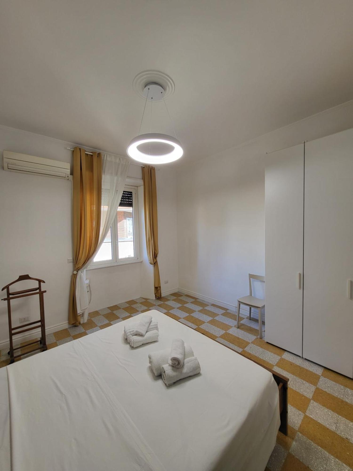 Apartment Dream House Re Di - 50mt To Metro Station, Position, 4pax, 2bdr Rome